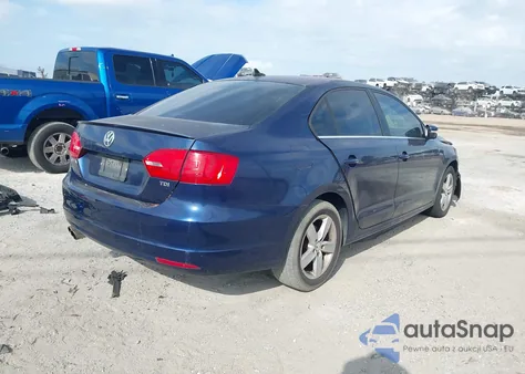 2011 Volkswagen Jetta 2.0L Tdi from USA, damaged, VIN 3VWLL7AJ8BM067673